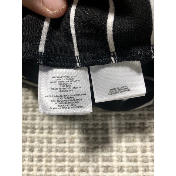 Anne Klein Womens XL Black & White Striped Shot Sleeve Ruffle Bottom Blouse - Picture 6 of 10